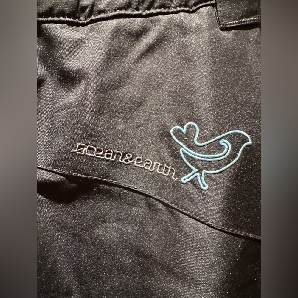 Woman’s Ski Pants size medium by
 OCEAN AND EARTH